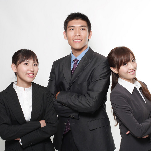 職場動態｜新鮮人起薪差多少？勞動部初任人員薪資數據解析：大學與研究所的落差，以及在職進修碩士的務實規劃